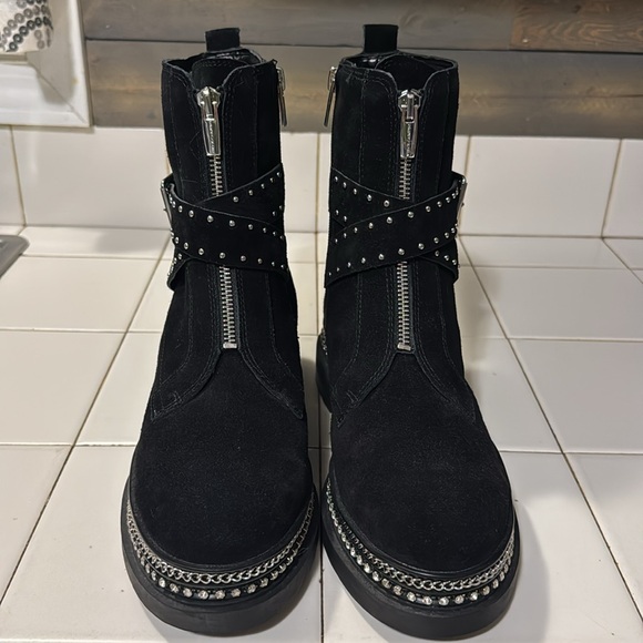 Vince Camuto NWT Blinda Black Suede Moto Chic Chain Rim Platform LugSole Boot 9M - Picture 2 of 13